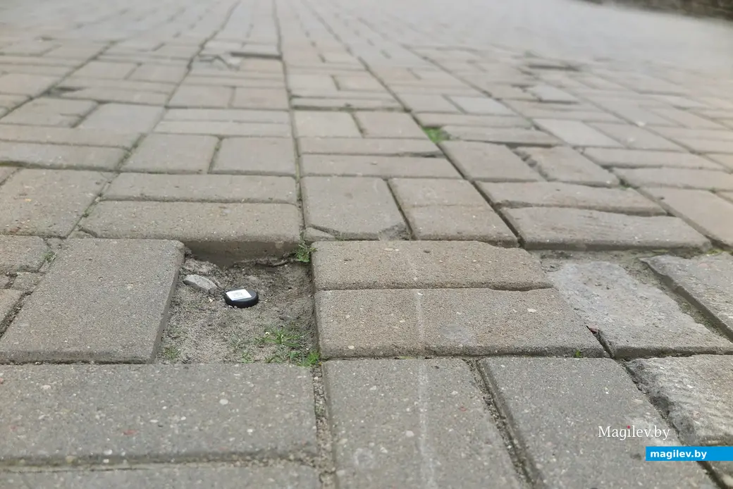 1.07.2025 г. Могилев, ул.Ленинская. Плиточку обновить не помешает.