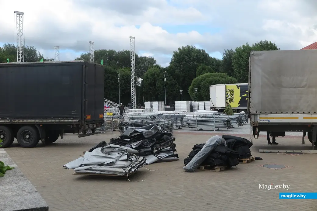 1.07.2025 г. Могилев, пл.Славы. Идет подготовка к празднованию Дня Независимости.