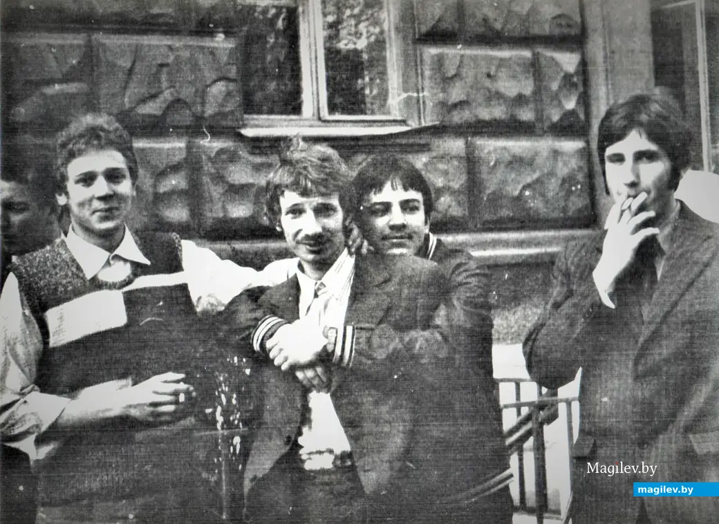 1970-е годы, Могилев. Студенты ММИ, специальность ПТМ и О. Слева направо: Витя Поревой, Леня Астапенко, Сергей Трухоненко, Женя Булова.