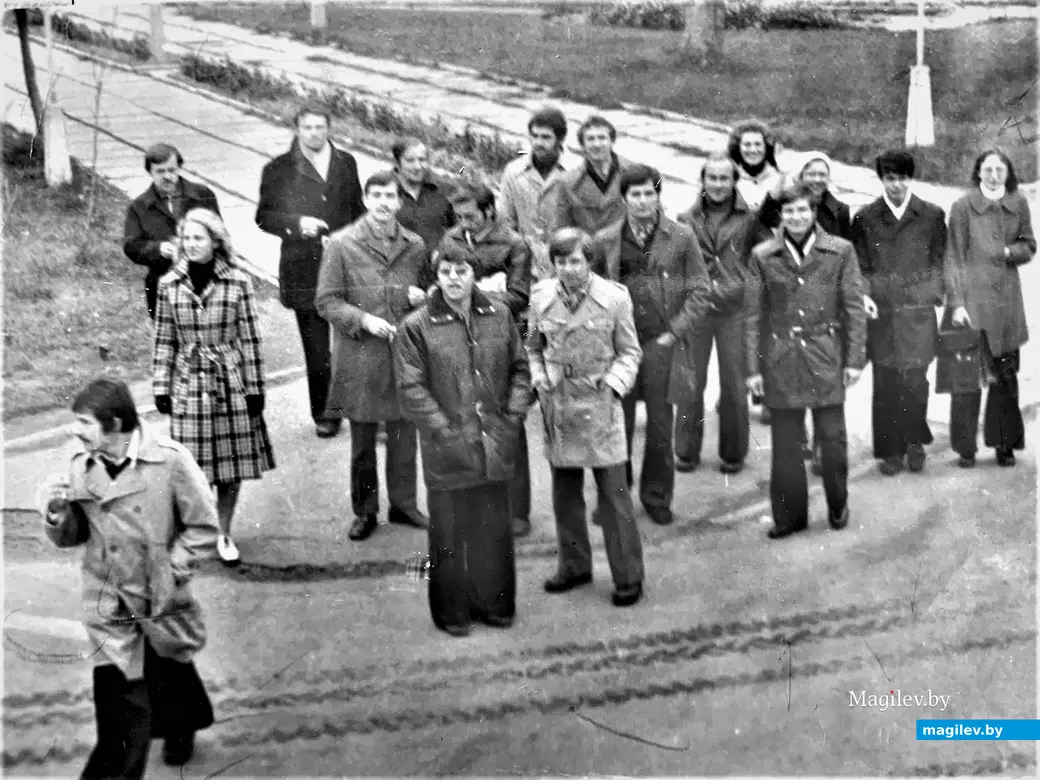 1970-е годы, Могилев. Студенты ММИ, гр.ПТ-723. Валера Шараховский (слева на переднем плане) уходит в отрыв.