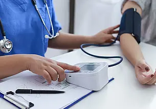 Как правильно измерить давление тонометром