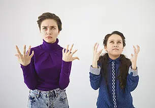 «Попросила дочь присмотреть за 4-летней сестрой. А она сказала, что я ей испортила всю жизнь...» В ситуации разбирается психолог