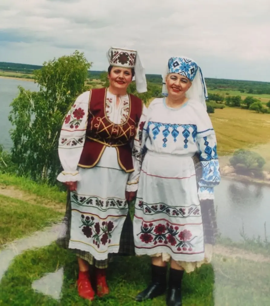 Хор народной песни им. В. Балаханова, 2000 год. Татьяна Петровна Бабенко – справа.