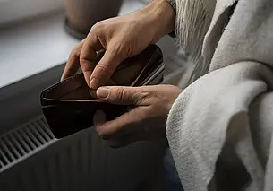 Могилевчанка пришла в гости, а когда хозяин заснул, унесла его сбережения