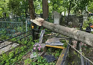 От урагана пострадали кладбища Могилева. Фоторепортаж
