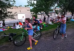 Кино в могилевской Казимировке: вечер даром не пропал