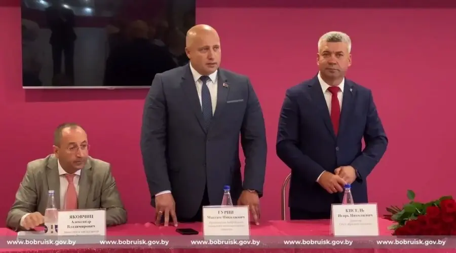 16 июля 2025 года. Коллективу ОАО «Красный пищевик» представили нового руководителя предприятия. Слева направо: зам. председателя концерна «Белгоспищепром» Александр