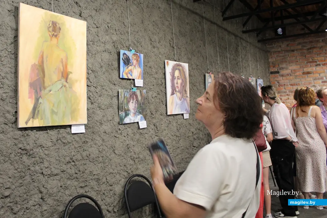 16 июля 2025 года. Могилев. Арт-центр. у Молчановых» на Дубровенке. Графика и рисунка Валерии Антонихиной.