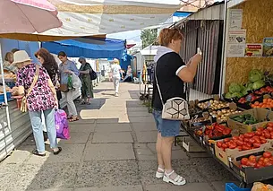 Ягодный дефицит и овощное изобилие: что почем на рынке по улице Островского в Могилеве?