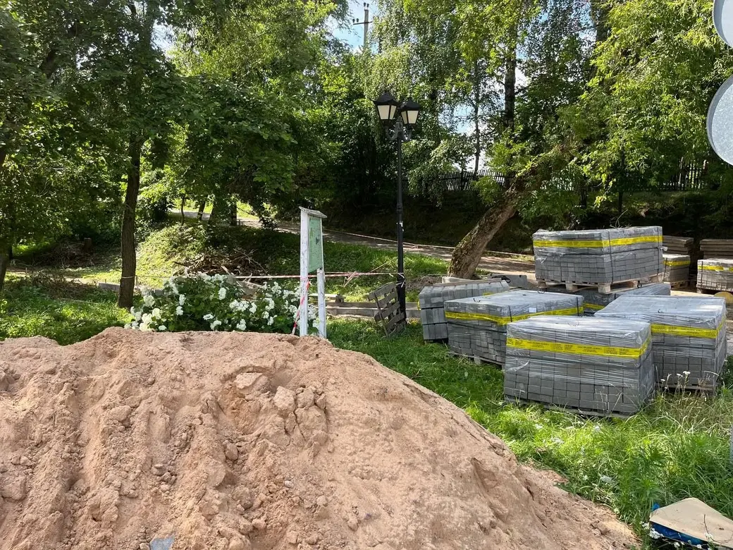 Лето 2025 г. Могилевский район. Начаты работы по благоустройству территории парковой зоны Полыковичской криницы.