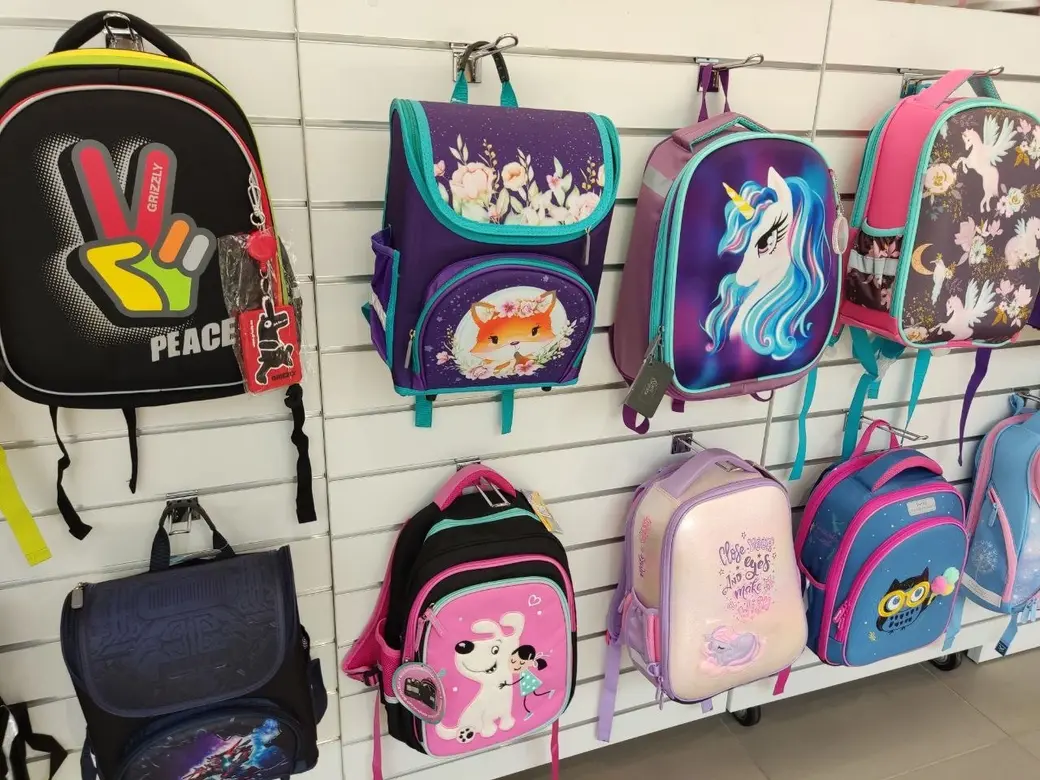 Как выбрать правильный школьный рюкзак, рассказали в Минздраве. Фото: Ирина Половикова