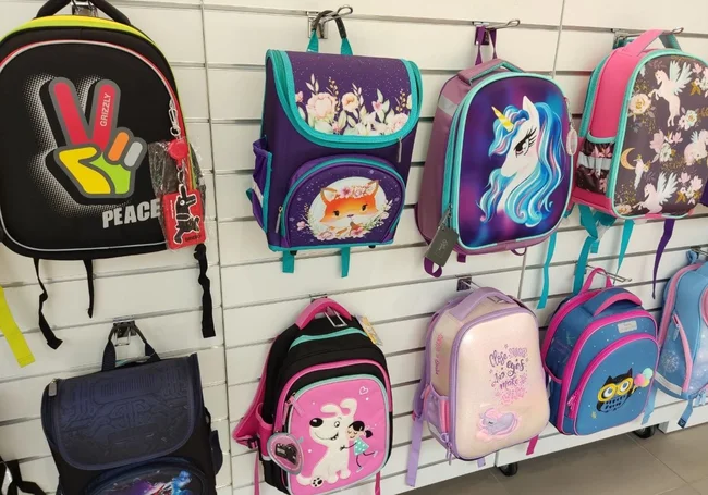 Как выбрать правильный школьный рюкзак, рассказали в Минздраве