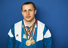 Его не хотели брать в греблю, а он стал олимпийским чемпионом. История могилевского спортсмена Александра Масейкова