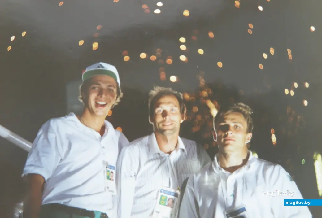 1990-е гг. Испания. Во время закрытия Олимпийских игр в Барселоне. Тренер Сергей Пострехин - в центре, Александр Масейков - справа.