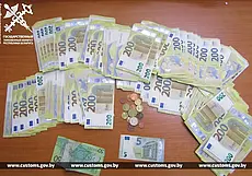 Женщина хотела незаконно ввезти в Беларусь из Литвы 50 тыс. евро. Декларировать валюту не стала