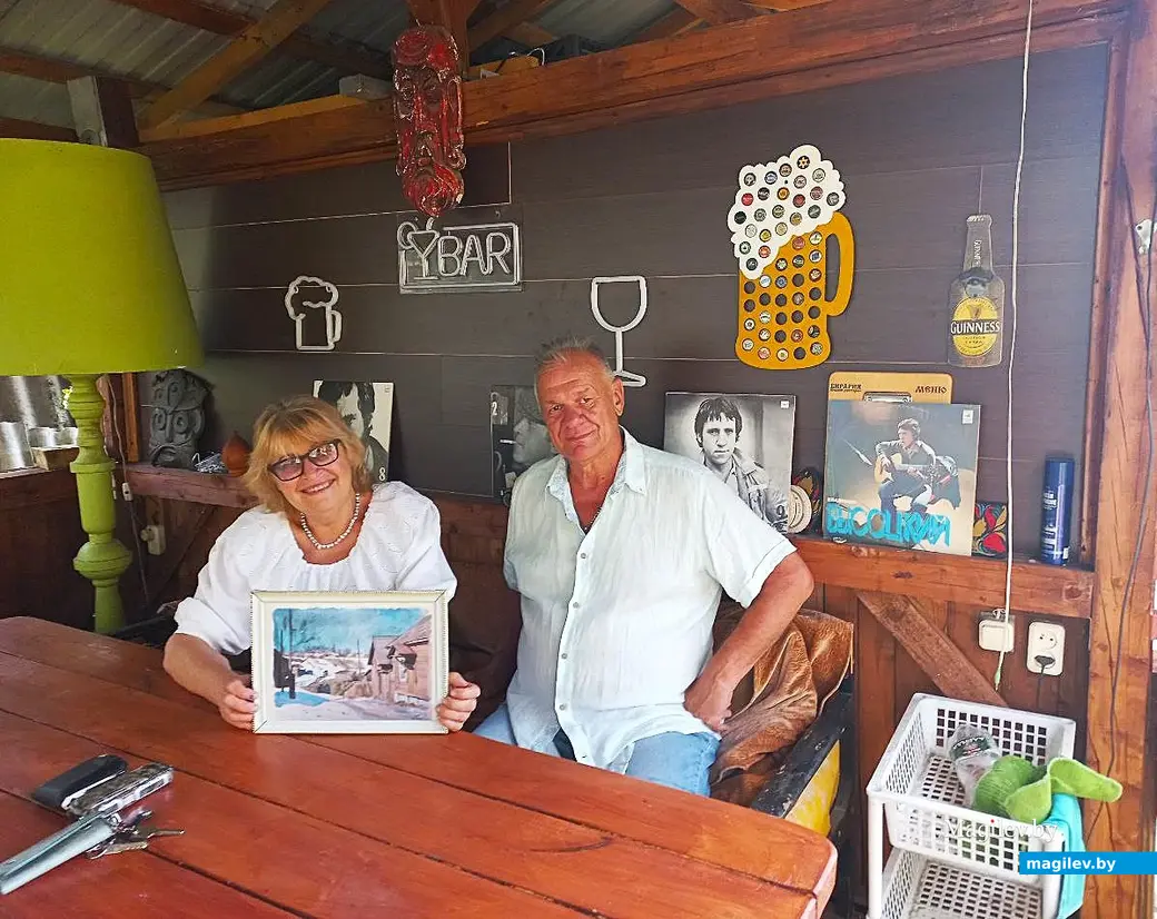 24.07.2025, Могилев. Елена и Владимир Онищуки в доме, где когда-то пел Высоцкий.