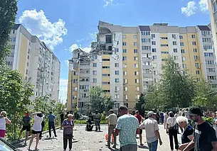 Взрыв прогремел в десятиэтажном доме в российском Саратове. Есть погибшие (дополнено)