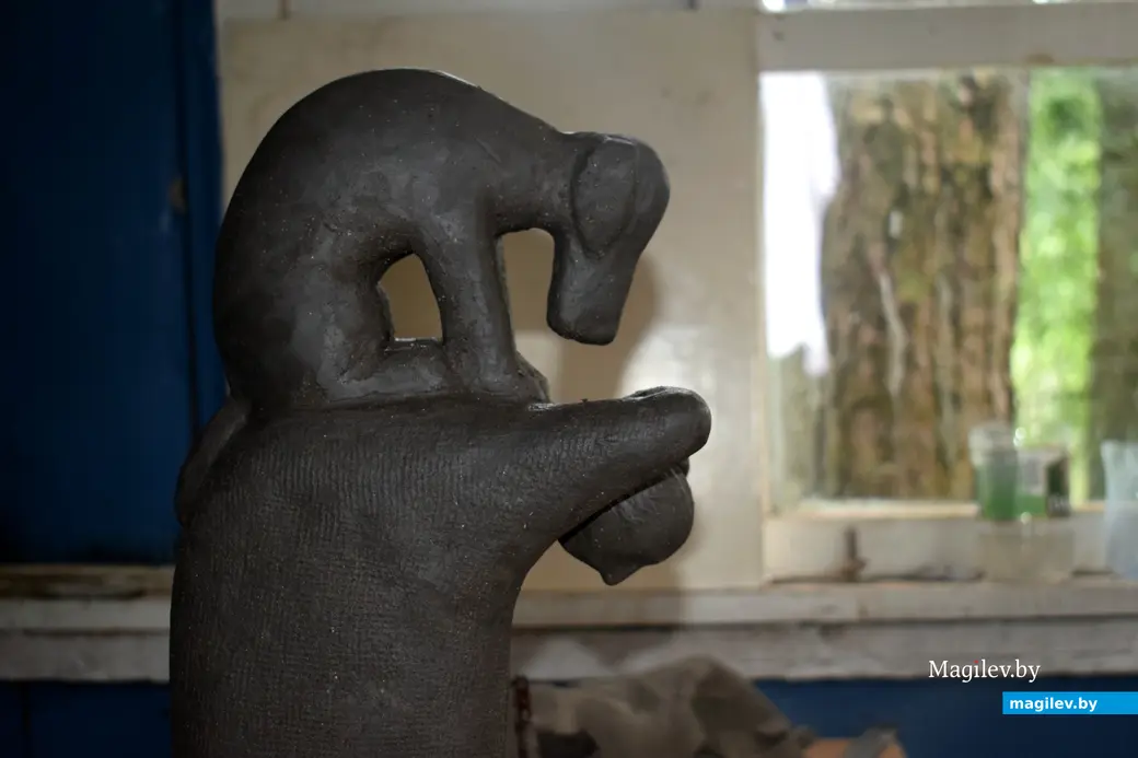 XIX международный пленэр керамистов «Арт-Жыжаль». 20.07.2025. Работа Валерия Марчука (Брест)