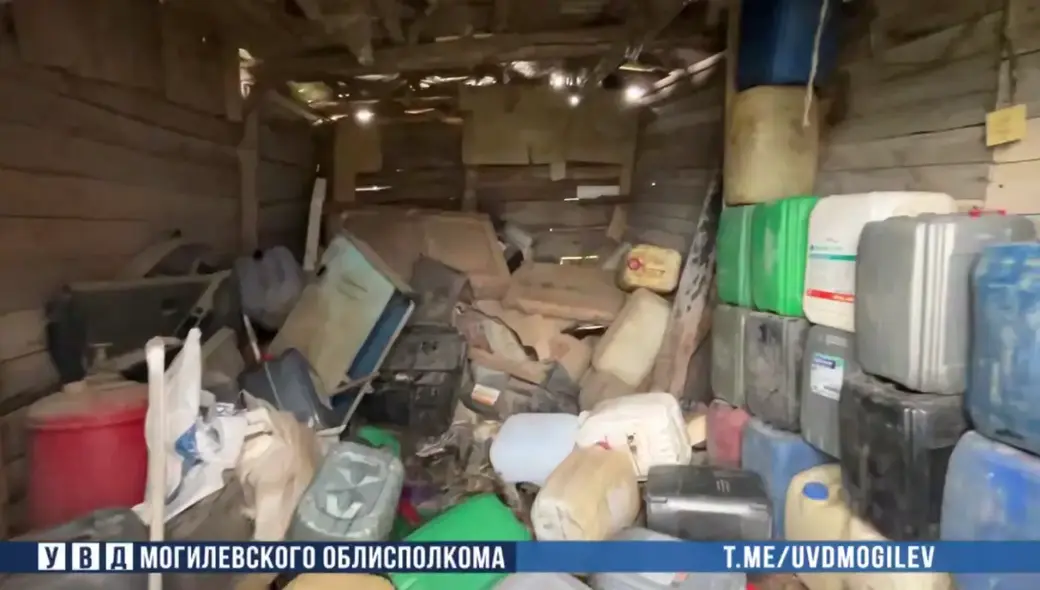 240 литров дизтоплива похитил механизатор сельхозорганизации Горецкого района. Скан с видео УВД Могоблисполкома