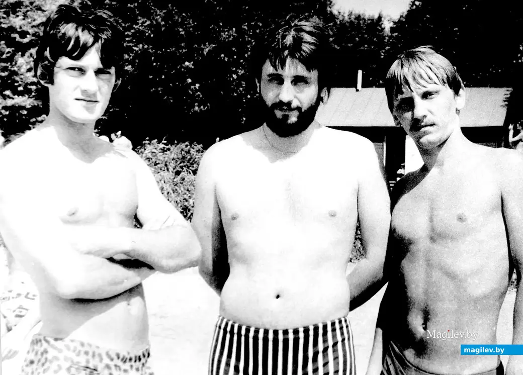 1979-й год, Могилев, городской пляж на Днепре. Слева направо: Алик, Евгений, Андрей.