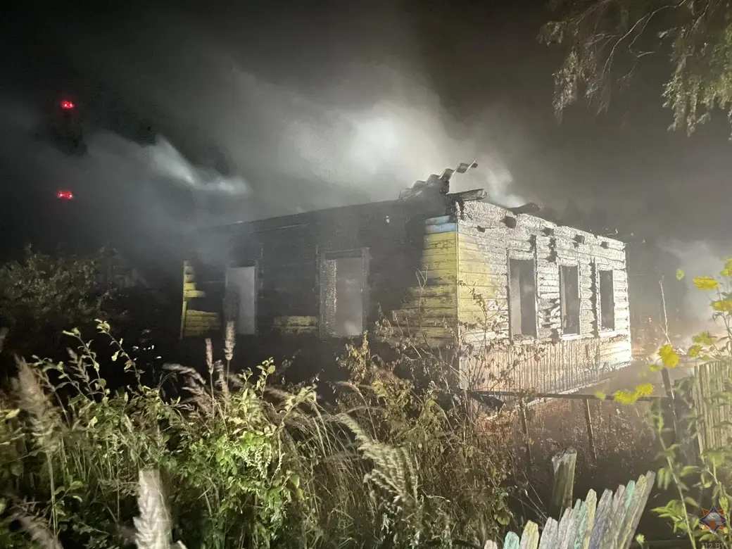 Дачный дом сгорел в Могилевском районе ночью 30 июля. Фото: Могилевское областное УМЧС