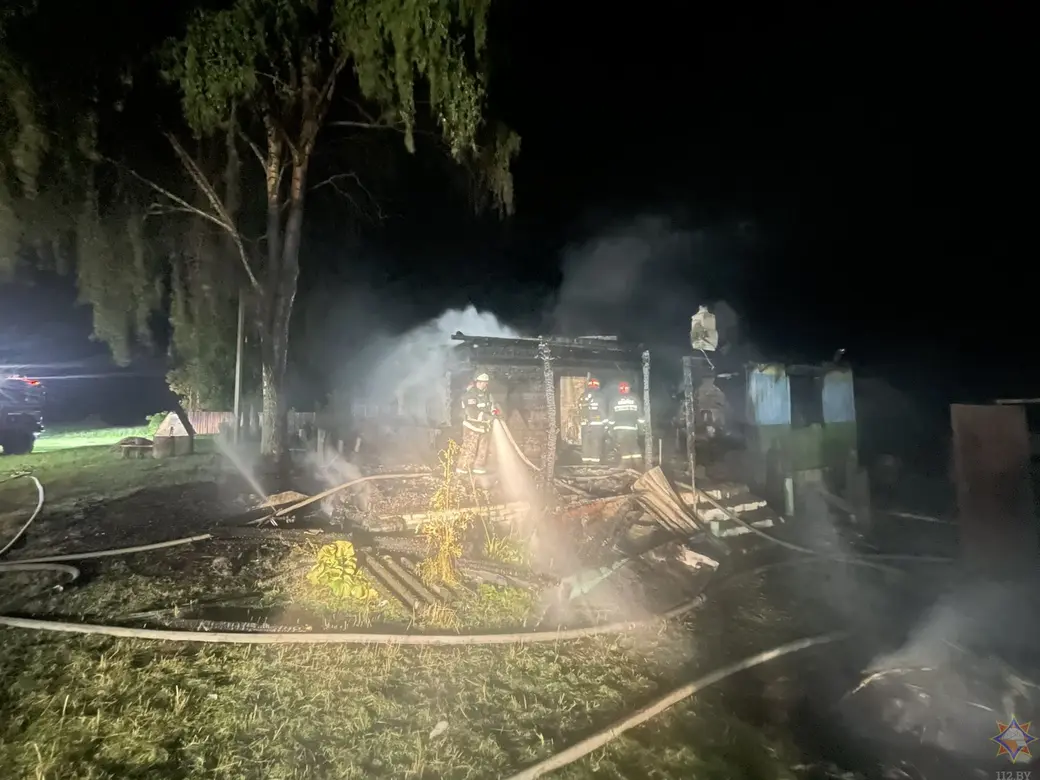 Дачный дом сгорел в Могилевском районе ночью 30 июля. Фото: Могилевское областное УМЧС