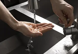 Зачем перекрывать горячую воду при ее плановом отключении, рассказали в ЖКХ