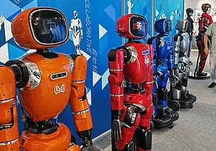 В китайском Шэньчжэне открылся первый в мире магазин роботов формата 6S