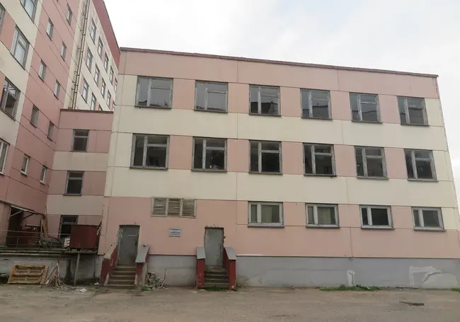 В сентябре в Могилеве начнется реконструкция поликлиники №10: появится отдельный педиатрический корпус. Посмотрели, что там сейчас