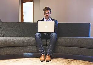 Могилевский студент хотел купить курсовую и остался без денег