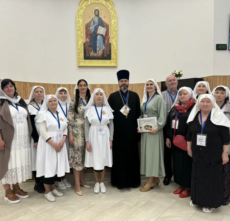 Отец Виктор, матушка Мария и сестры.