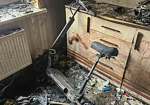 В Могилеве в квартире многоэтажки загорелся самокат. Начался пожар