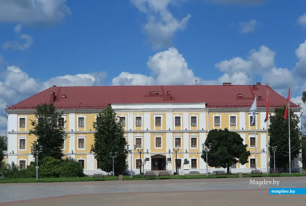 Август 2025 г. Могилев, площадь Славы. Сейчас это краеведческий музей , раньше Окружной суд.