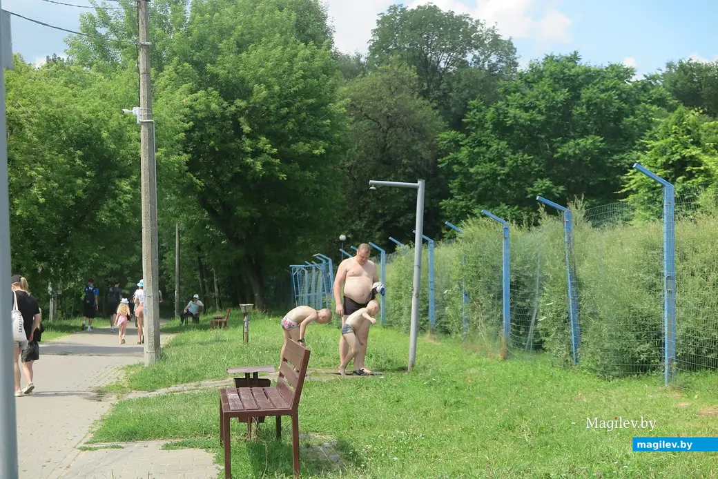 Июль 2025 г. Могилев, Печерское озеро. Без проблем после купания можно обдаться.