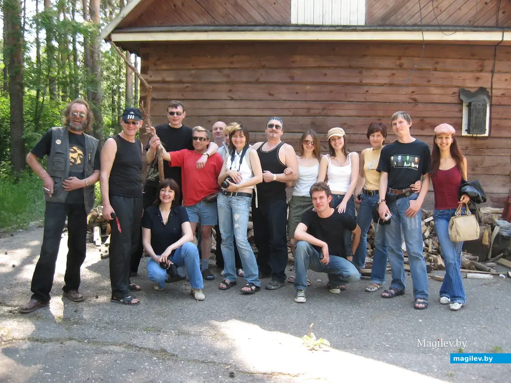 2007-й год. Володя (слева) с друзьями по дороге на международный фестиваль «Beatles forever».