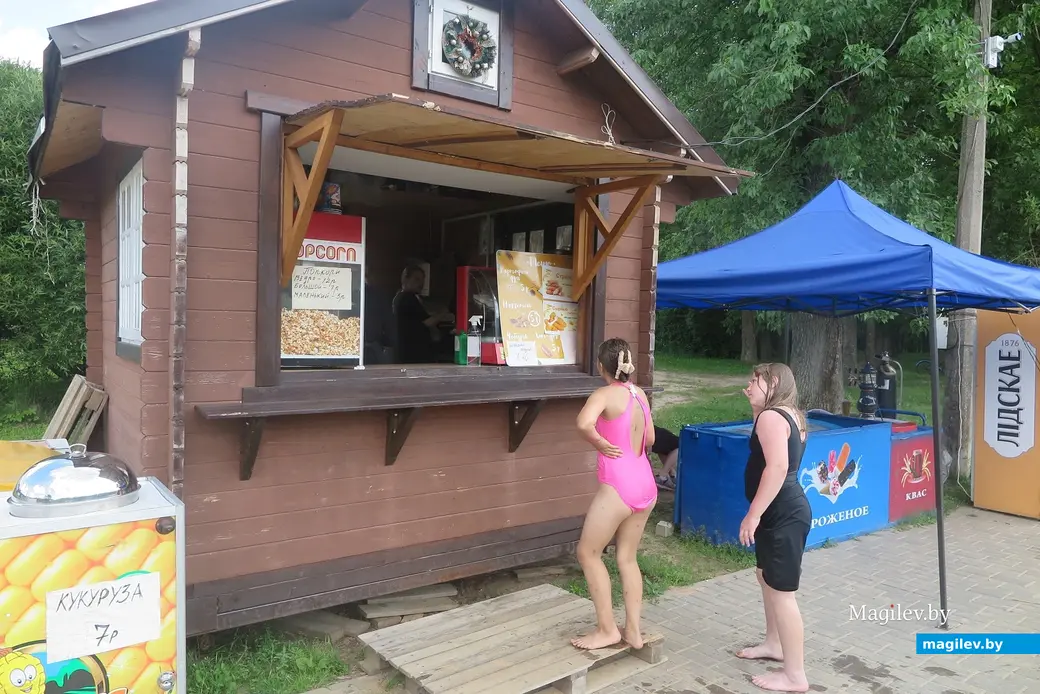 Июль 2025 г. Могилев, Печерский лесопарк. Здесь есть чем перекусить!