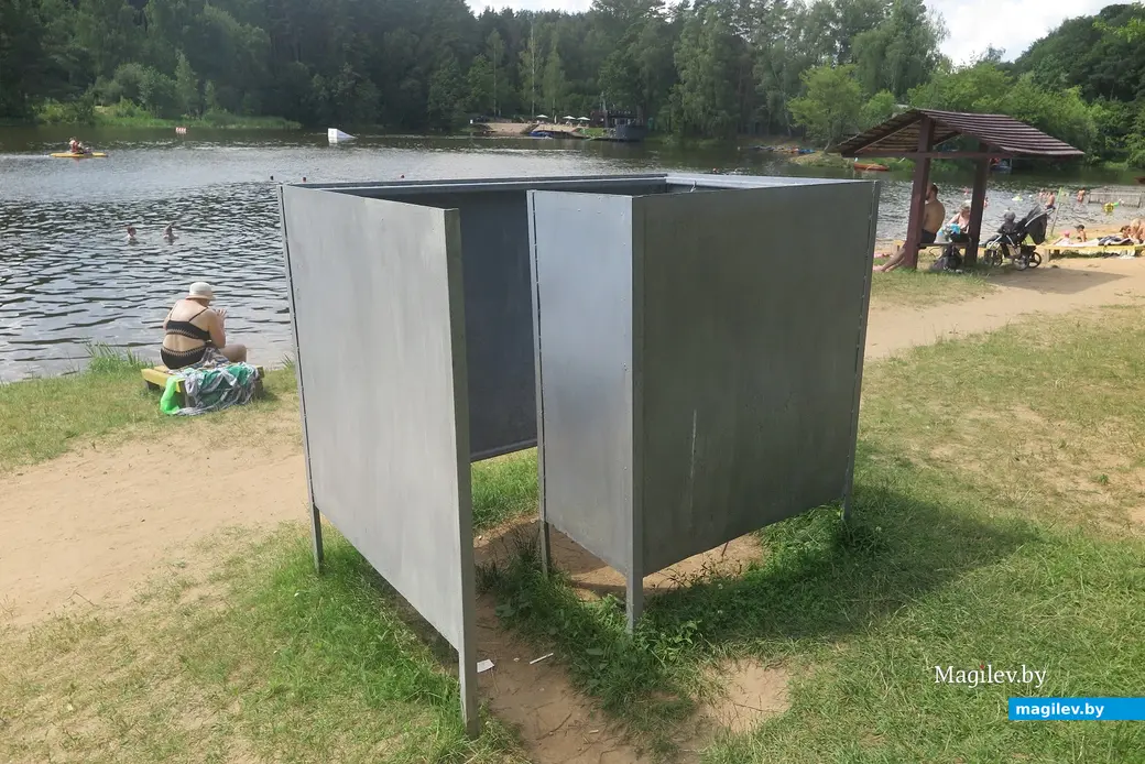 Июль 2025 г. Могилев, Печерское озеро. Раздевалка.