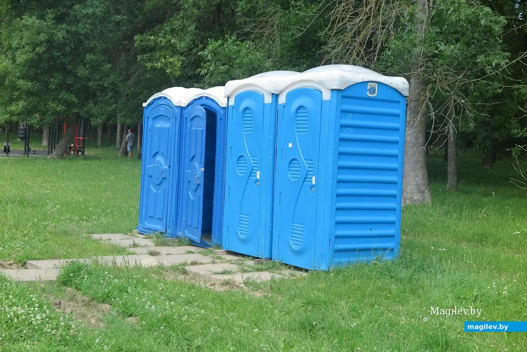 Июль 2025 г. Могилев, Печерский лесопарк. Биотуалеты имеются.