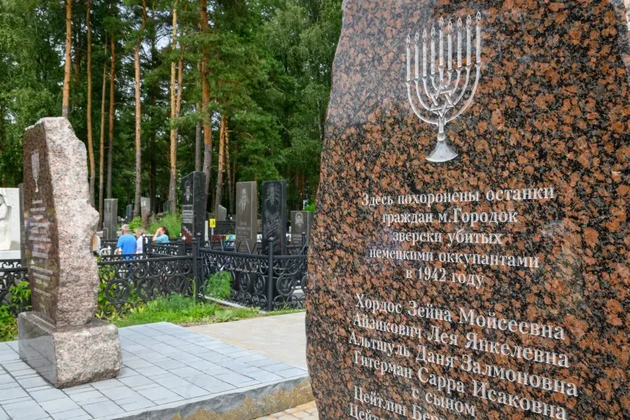 05.08.2025. Минская, 106. Открытие обновленных памятников на месте братских могил евреев, погибших в период немецкой оккупации.