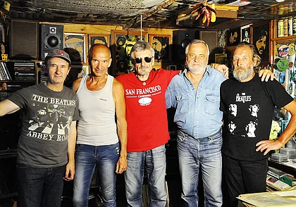 Могилевские «семидесятники» начинают гладить майки с битловскими сюжетами