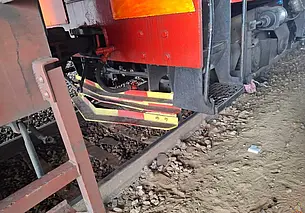 Заснул на рельсах: поезд в Могилеве едва не раздавил мужчину, но тот выжил