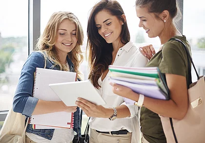 Белорусы смогут учиться в России по грантам. Как получить и что это даст