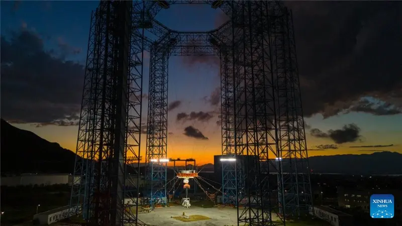 Китай. Первые испытания лунного посадочного модуля.