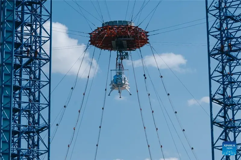 Китай. Первые испытания лунного посадочного модуля.