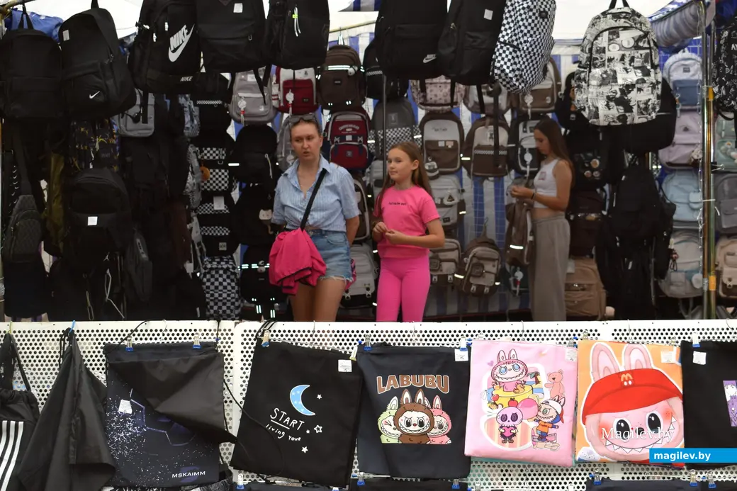 8 августа 2025 года. Школьный базар в Бобруйске на улице Социалистической возле рынка.