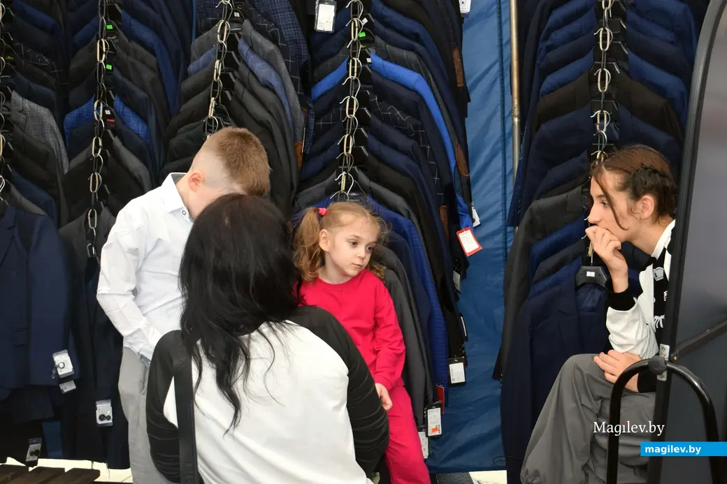 8 августа 2025 года. Школьный базар в Бобруйске на улице Социалистической возле рынка.