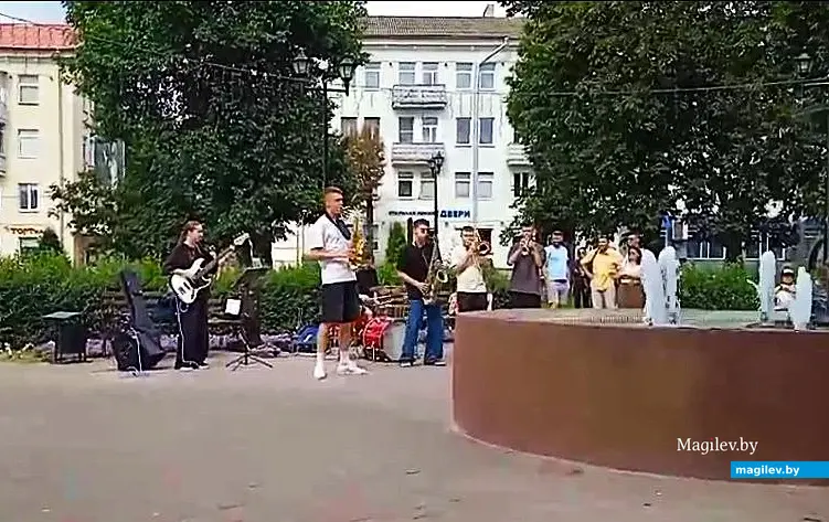 10.08.2025. Могилев. играет «Раструб-бэнд».