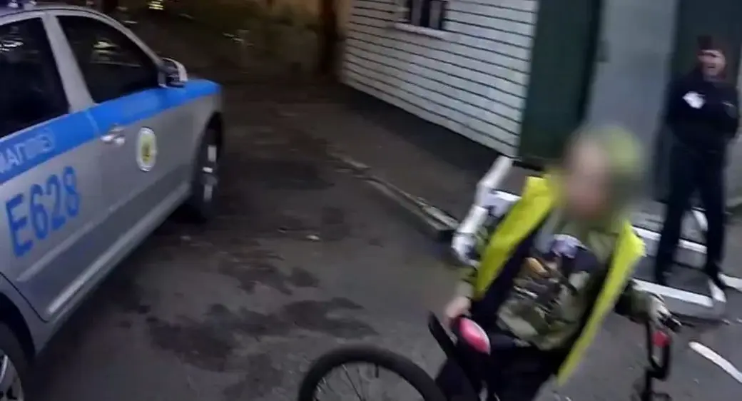 7-летнему мальчику милиционеры помогли вернуться к маме.