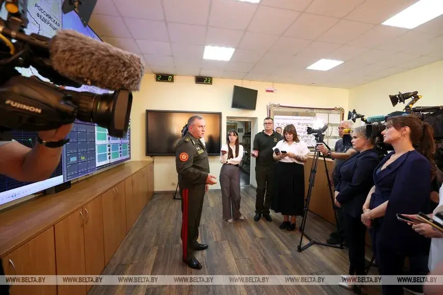 13 августа 2025 года. Министр обороны Виктор Хренин отвечает на вопросы журналистов. Фото: БЕЛТА.