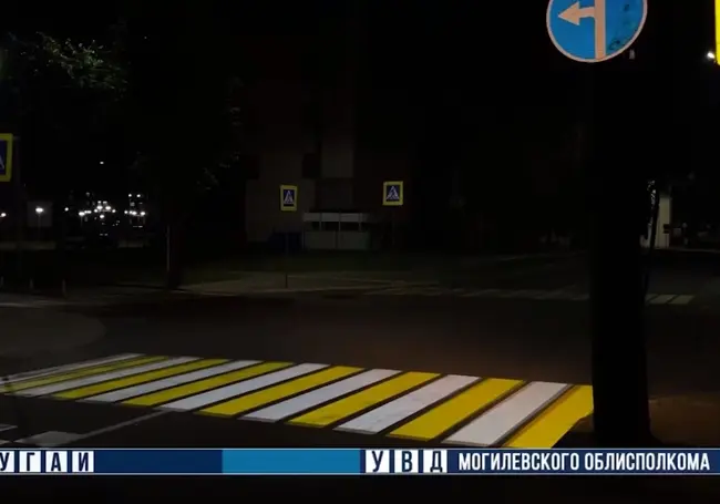 Светящийся пешеходный переход появился на пересечении улиц Карла Маркса и Карпинского в Могилеве